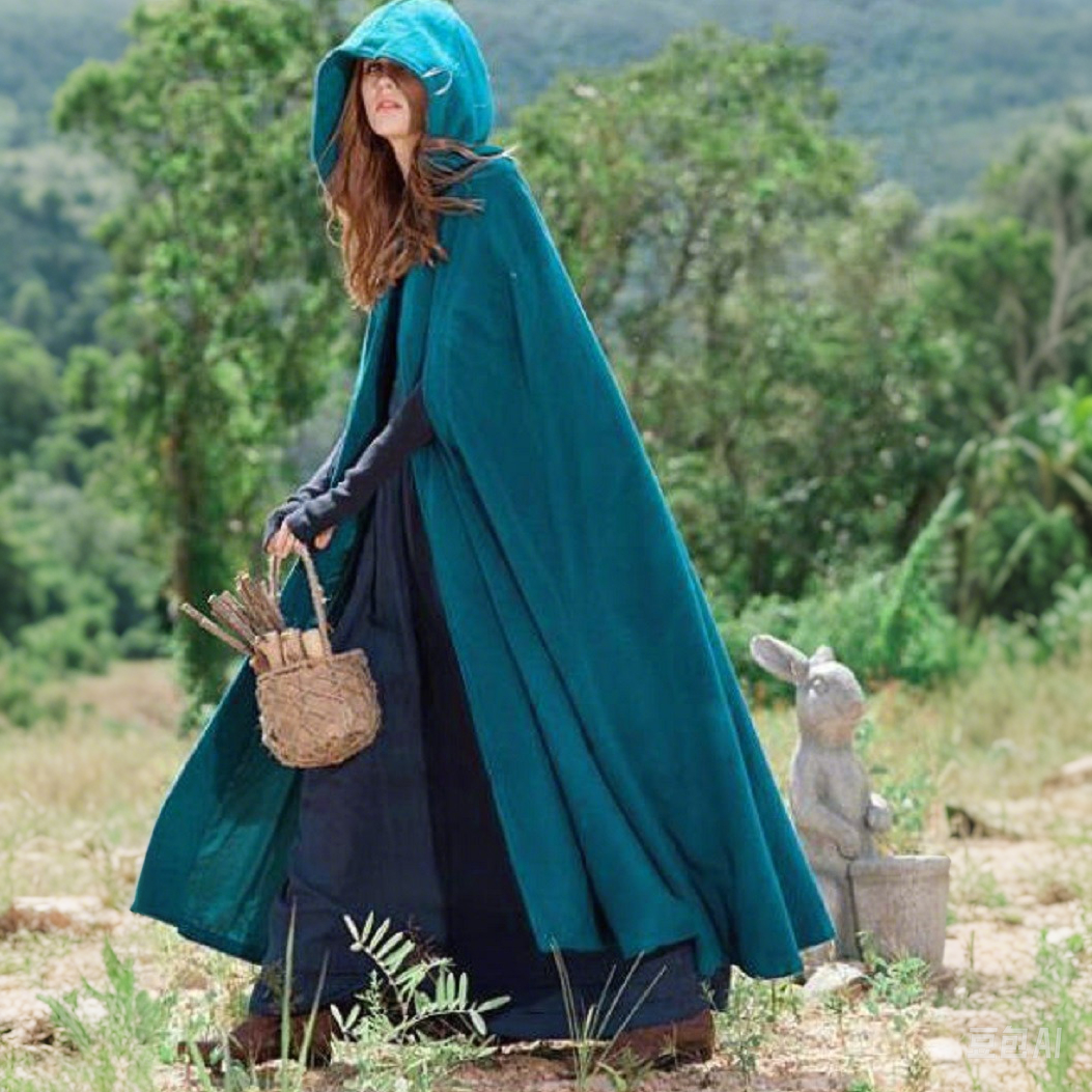 Medieval Hooded Straps Shawl Extended Cloak - Retrorobe