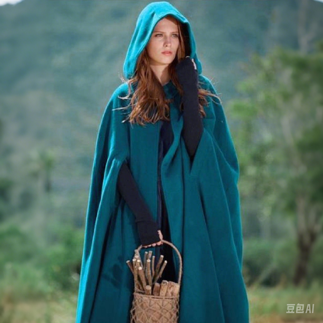 Medieval Hooded Straps Shawl Extended Cloak - Retrorobe