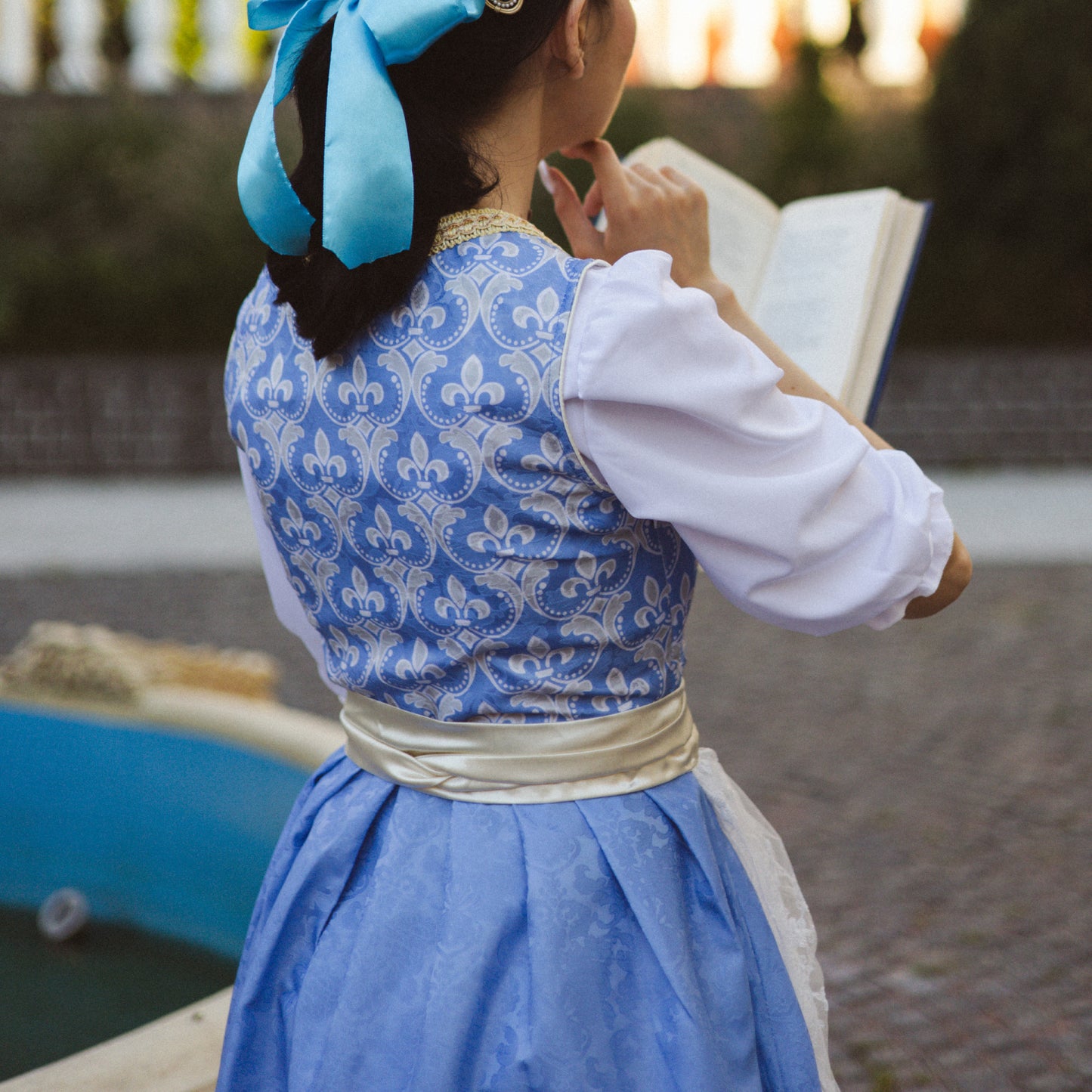 Oktoberfest Costume Blue Dirndl Dress with Blouse and Lace Apron