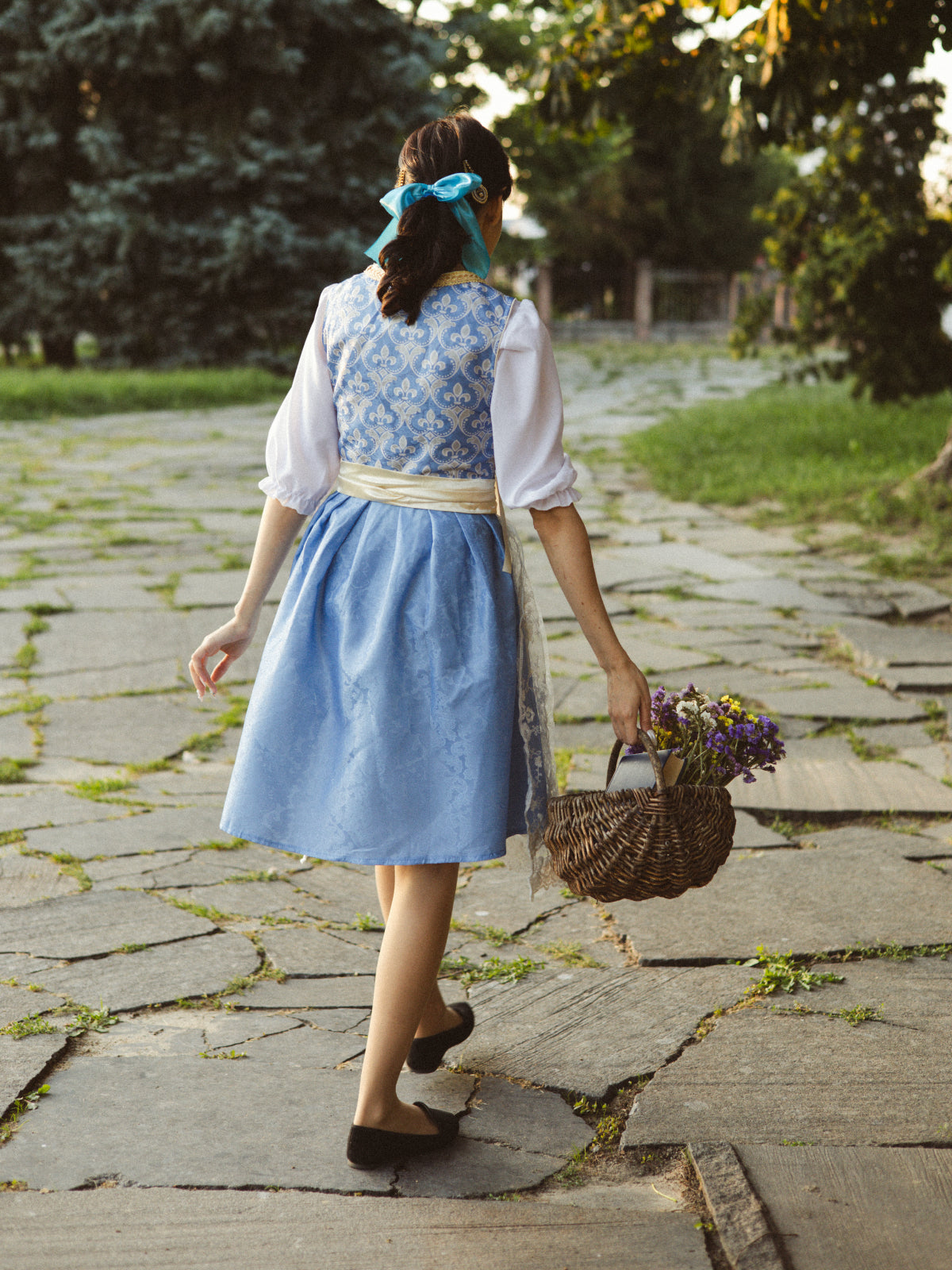 Oktoberfest Costume Blue Dirndl Dress with Blouse and Lace Apron