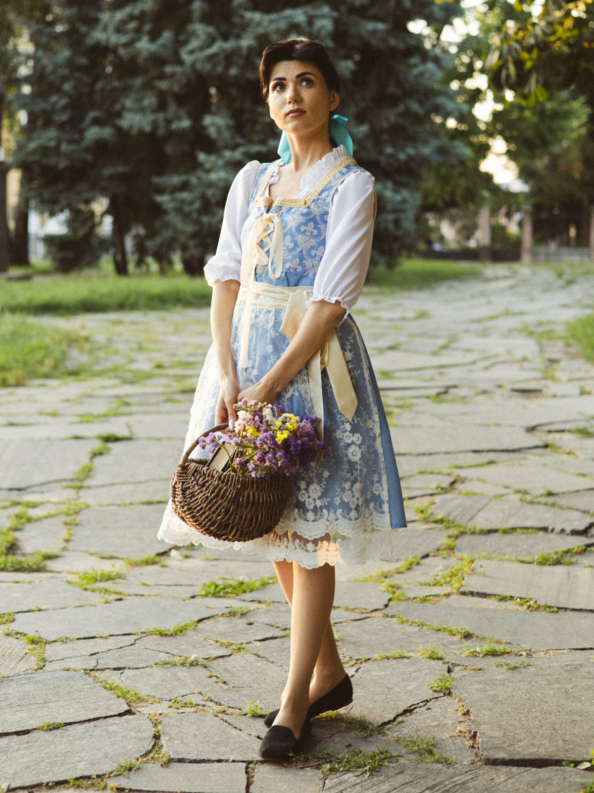 Oktoberfest Costume Blue Dirndl Dress with Blouse and Lace Apron