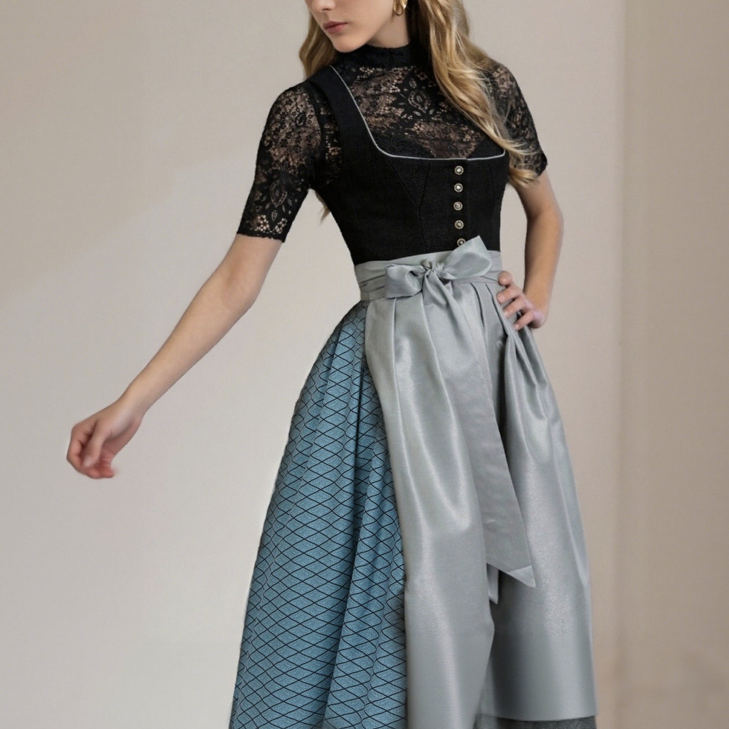 Oktoberfest Damen Dirndl Schwarz Silber mit Schürze