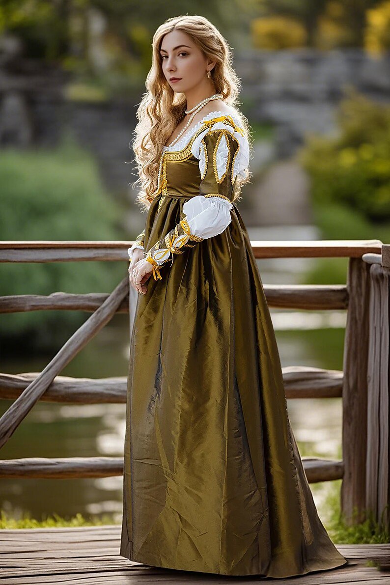 Women's Medieval Renaissance Royal Costume Dress