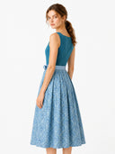 Dirndl traditionnel de l'Oktoberfest avec tablier 