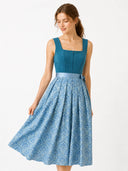 Dirndl traditionnel de l'Oktoberfest avec tablier 