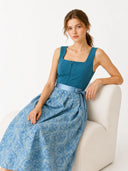 Dirndl traditionnel de l'Oktoberfest avec tablier 