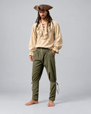 Schwarzes 3-teiliges Piratenkostüm-Set für Herren mit grüner Hose.