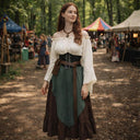 Ensemble de voyageuse médiévale avec chemisier, jupe longue et ceinture corset