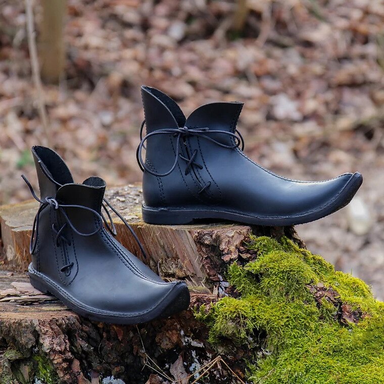 Medieval Tulip Boots