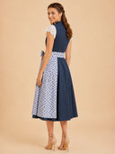 Damen Blaues Dirndl mit Stehkragen und Knopfleiste, Schürze mit Blumenmuster