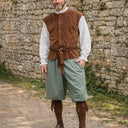 Conjunto de aventurero medieval con chaleco, camisa y pantalones