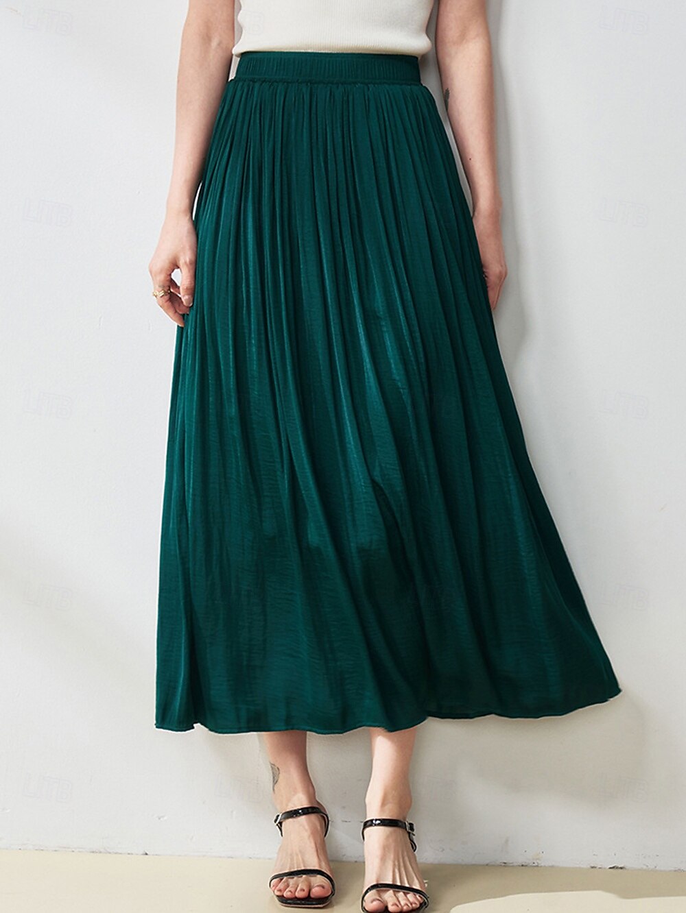 Retro Style Skirt with Pearlized Maxi Hem