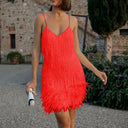 Vestido tipo camisola con flecos, lentejuelas y dobladillo de plumas