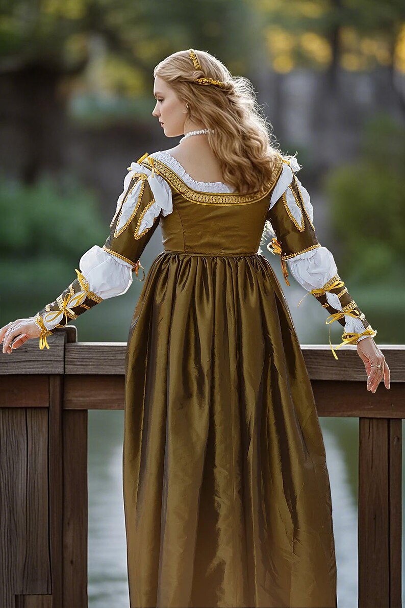 Women's Medieval Renaissance Royal Costume Dress