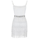 Mini vestido con tirantes brillantes y flecos en capas