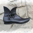 Botines medievales con cordones laterales