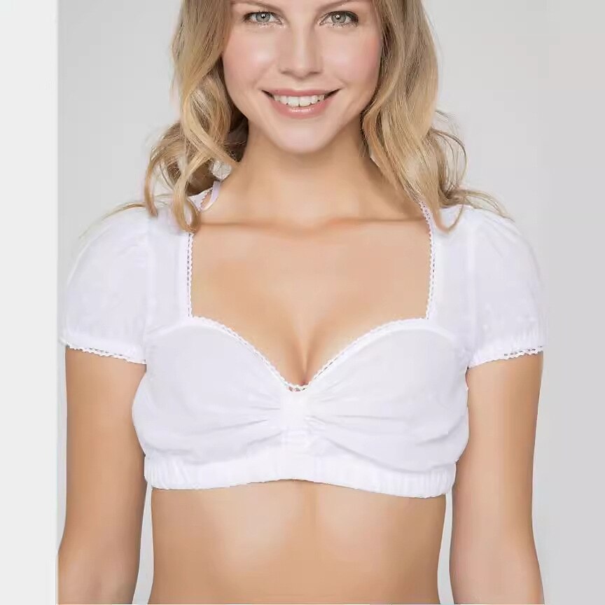 Dirndlbluse im traditionellen Oktoberfest-Stil 