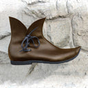 Botines medievales con cordones laterales