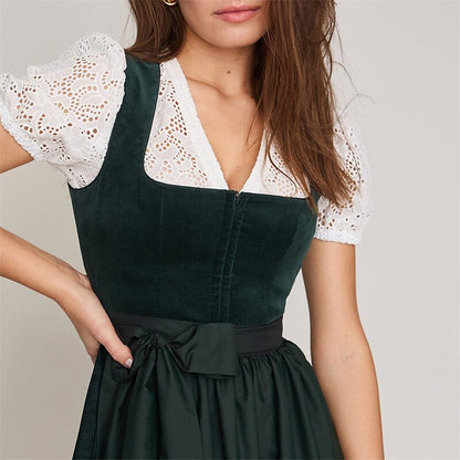 Dunkelgrünes Dirndlkleid für Damen im Oktoberfeststil