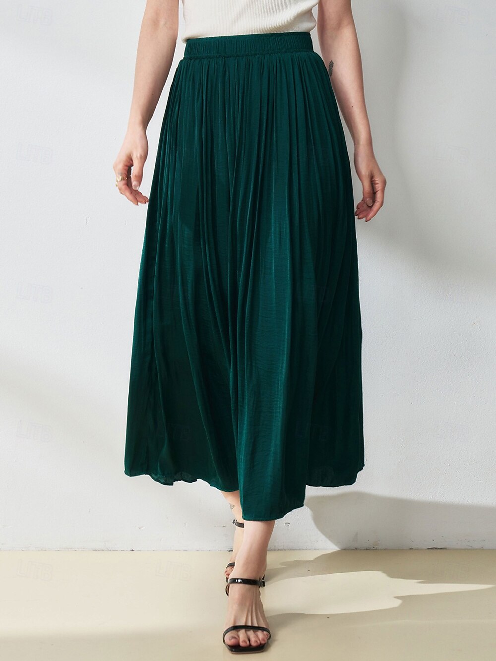 Retro Style Skirt with Pearlized Maxi Hem