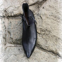 Botines medievales con cordones laterales