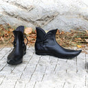 Botines medievales con cordones laterales