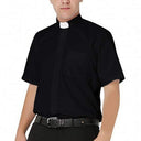 Camisa de sacerdote con cuello de solapa y manga corta